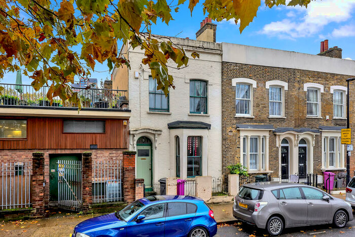 4 Bedroom Semi-Detached House To Rent In Bruce Road, Bow, E3
