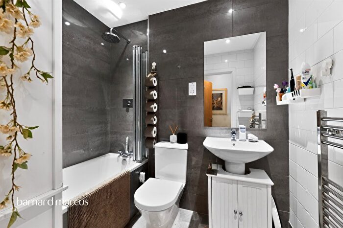 1 Bedroom Flat For Sale In London Road, Mitcham, CR4