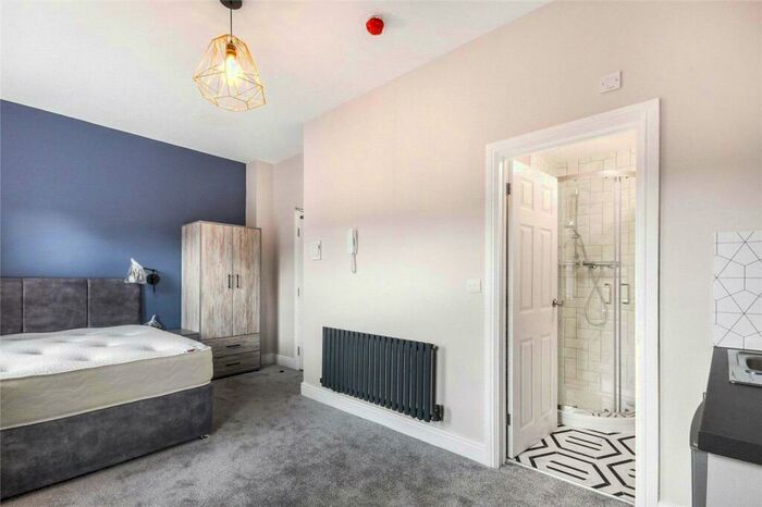 Studio To Rent In Taybridge Road, Battersea, London, SW11