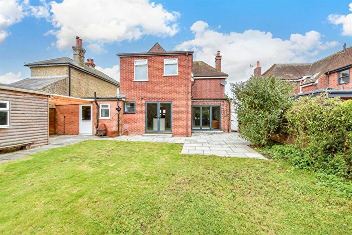 3 Bedroom Detached House For Sale In Dover Road, Sandwich, Kent, CT13