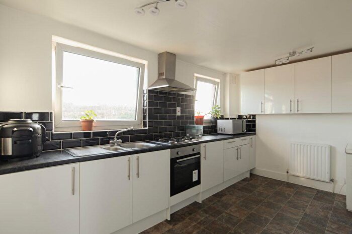 3 Bedroom Flat For Sale In Nunhead Green, Nunhead, London, SE15