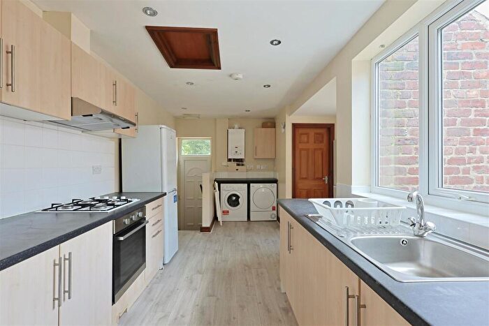 6 Bedroom Maisonette To Rent In Deuchar Street, Newcastle Upon Tyne, NE2