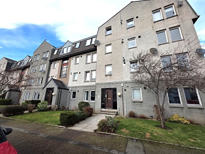 2 Bedroom Flat To Rent In Gairn Mews, Gairn Terrace, City Centre, Aberdeen, AB10