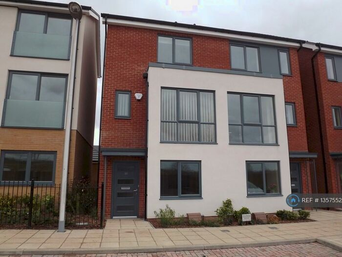 3 Bedroom Semi-Detached House To Rent In Drake Way, Reading, RG2