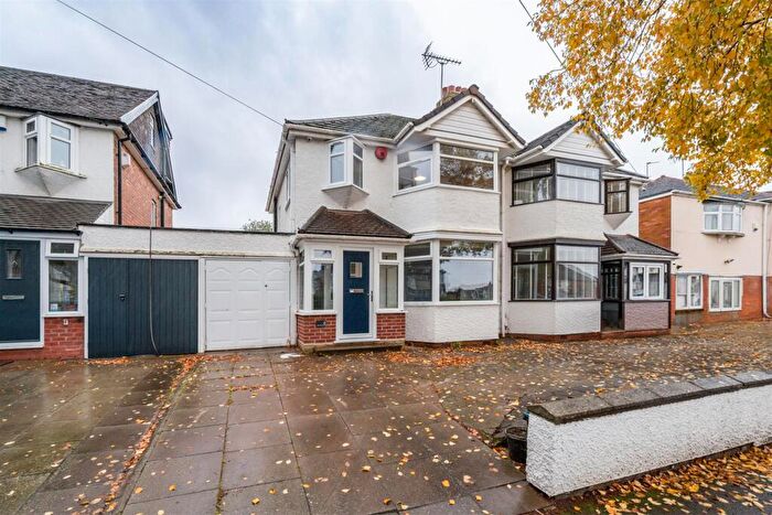3 Bedroom Semi-Detached House To Rent In Hatchford Avenue, Solihull, B92