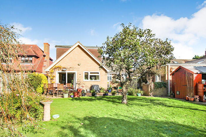 4 Bedroom Detached House For Sale In Hazel Avenue, Farnborough, GU14