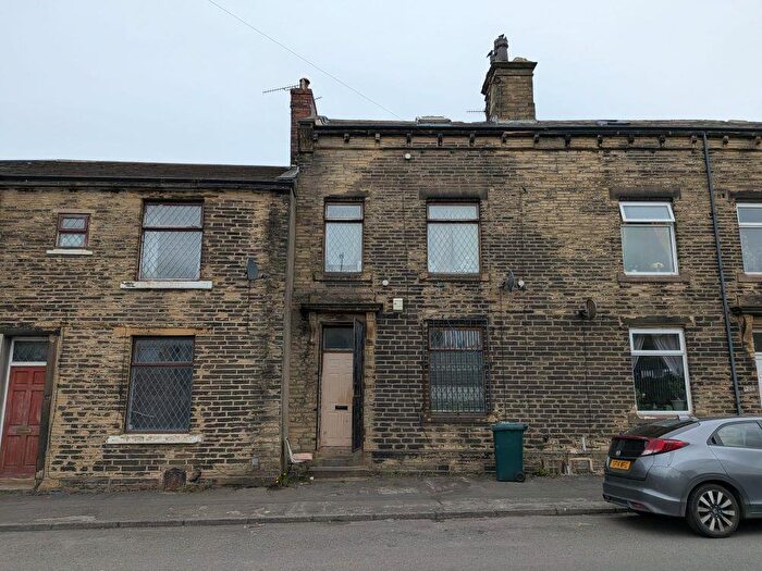 3 Bedroom Terraced House For Sale In Southfield Lane, Bradford, BD7