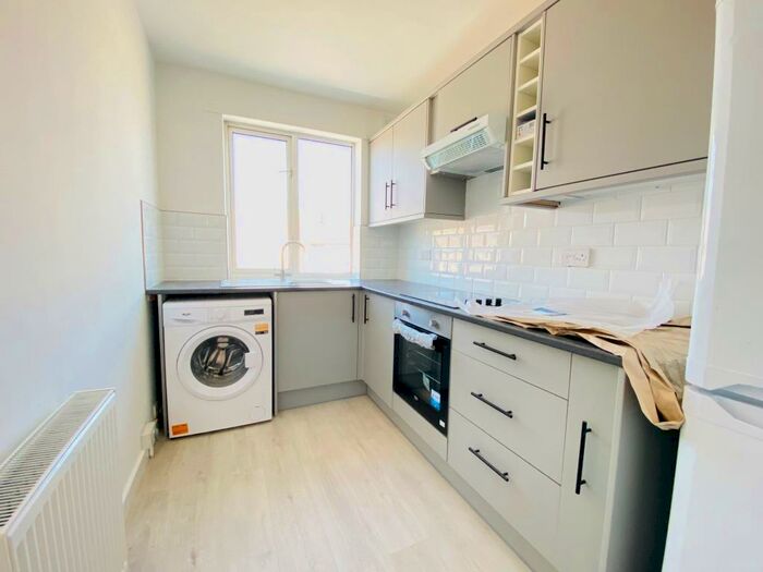 1 Bedroom Apartment To Rent In Mitcham Road, CR0