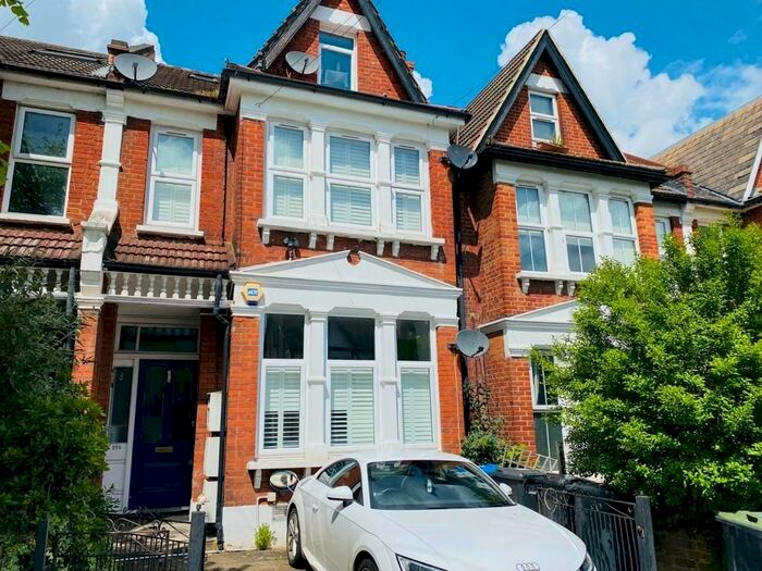2 Bedroom Flat To Rent In Holmesdale Road, London, SE25