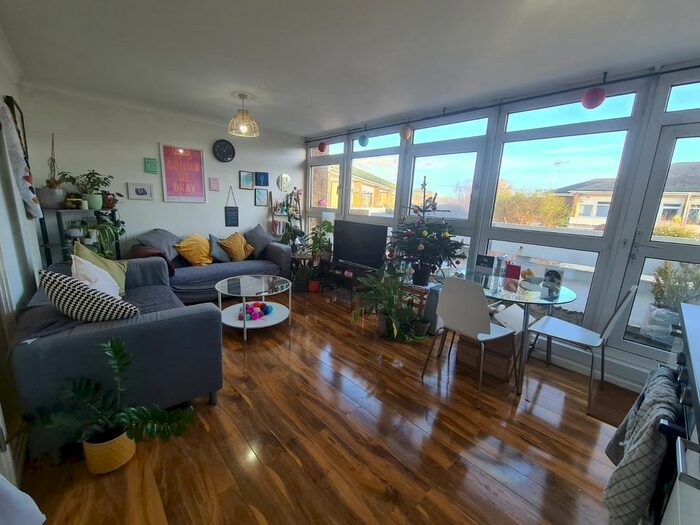 3 Bedroom Flat To Rent In Lilford Road, Camberwell, London, SE5