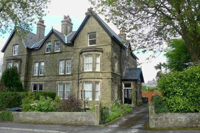 2 Bedroom Flat To Rent In Robertson Road, Buxton, SK17
