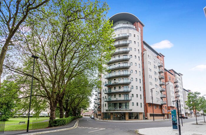 2 Bedroom Flat To Rent In Oceana Boulevard, Central, SO14