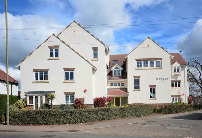 2 Bedroom Flat To Rent In Kingfield Road, Old Woking, GU22