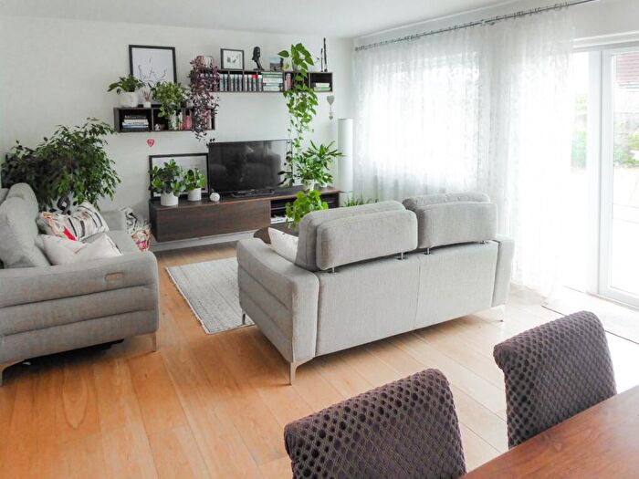 4 Bedroom Detached House To Rent In Wenlock Edge, Charvil, Reading, Berkshire, RG10