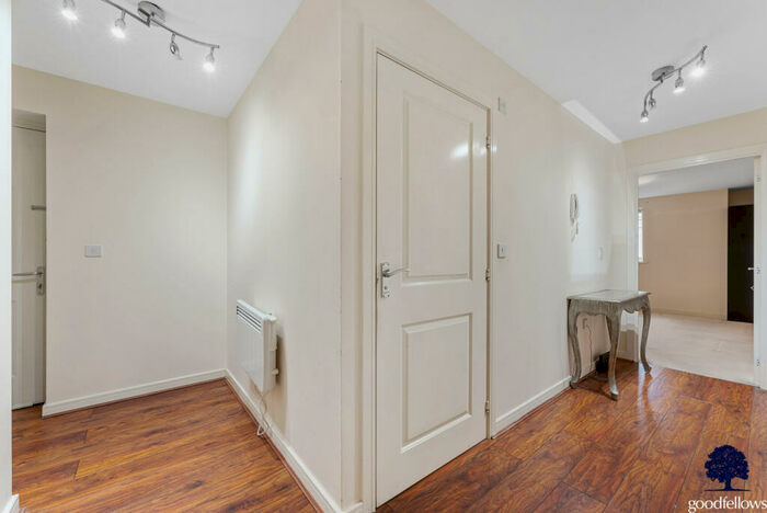 2 Bedroom Apartment To Rent In Schoolgate Drive, Morden, Surrey, SM4