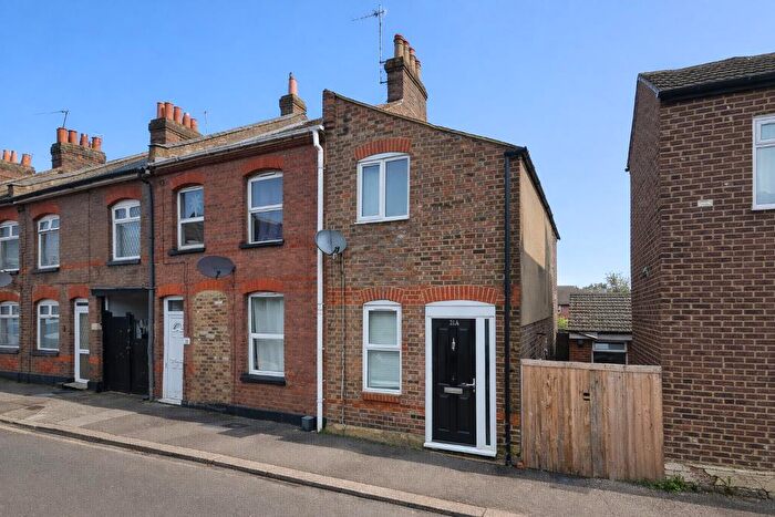 2 Bedroom End Of Terrace House For Sale In Arthur Street, South Luton, Luton, Bedfordshire, LU1
