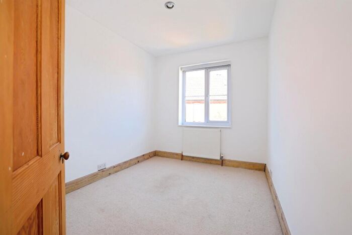 3 Bedroom Terraced House For Sale In Kingsland Road, Salisbury, SP2