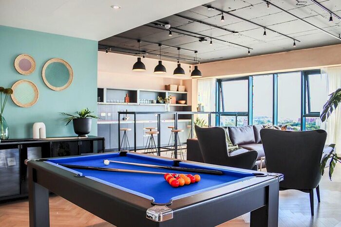 2 Bedroom Apartment To Rent In Holdenhurst Road, Bournemouth, Dorset, BH8