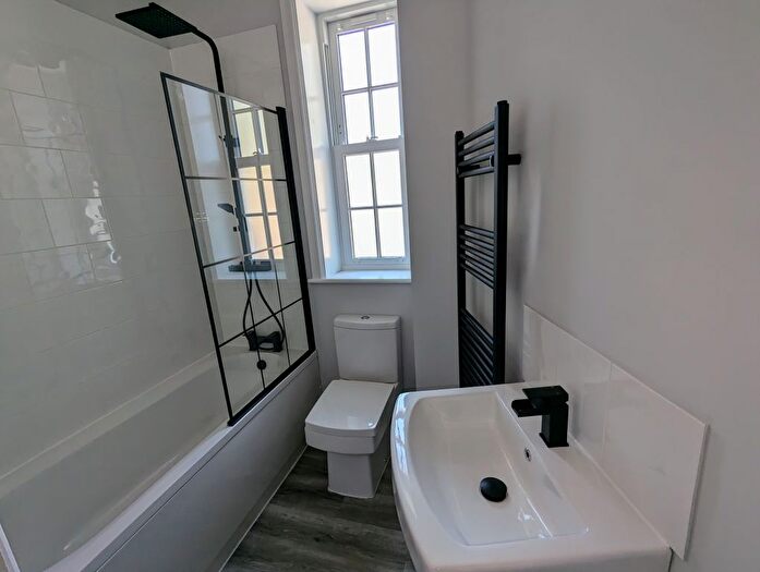 1 Bedroom Flat For Sale In Church Street, Godalming, GU7
