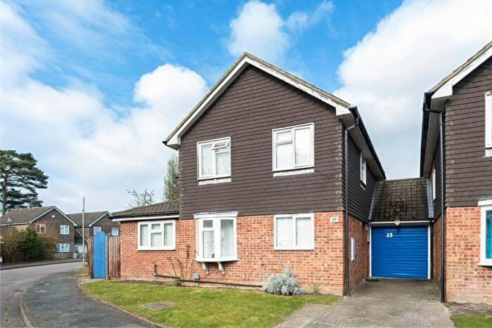 4 Bedroom Link Detached House To Rent In Bisley, Surrey, GU24