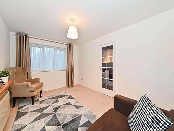 1 Bedroom Flat To Rent In Ringwood Gardens, London, E14