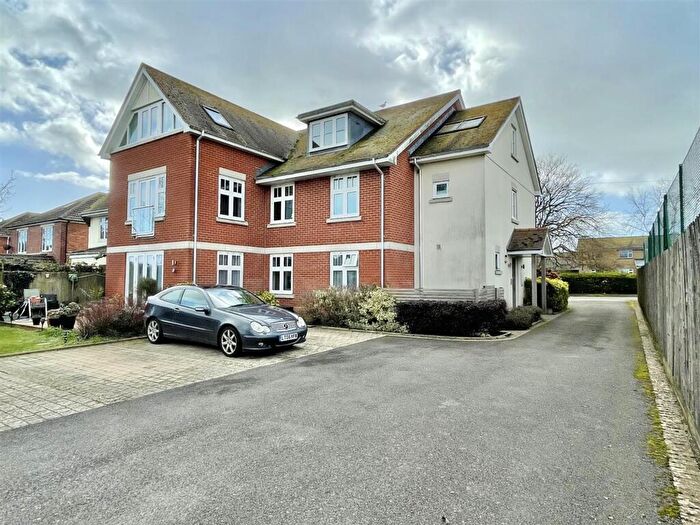 2 Bedroom Flat For Sale In Fernhill Avenue, Weymouth, DT4