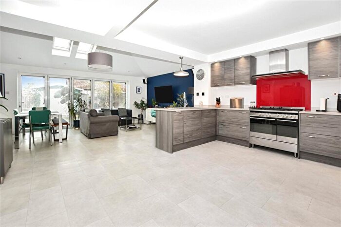 4 Bedroom Detached House For Sale In Hythe Avenue, Bexleyheath, DA7