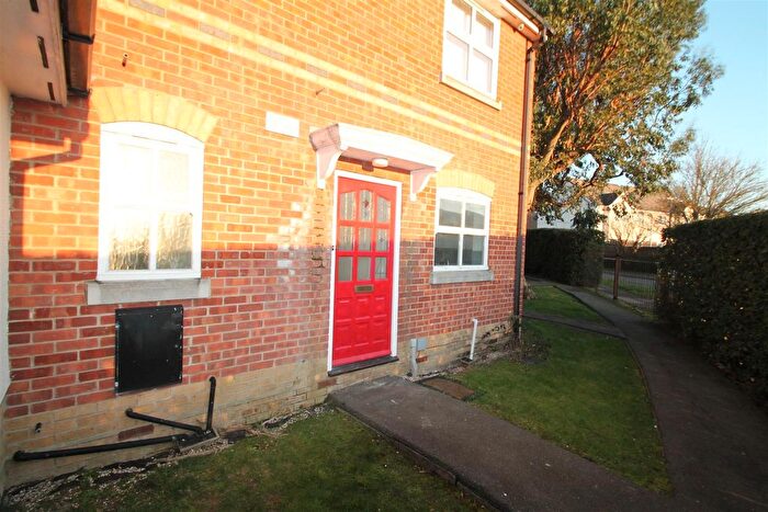 1 Bedroom Flat To Rent In Napier Crescent, Wickford, SS12