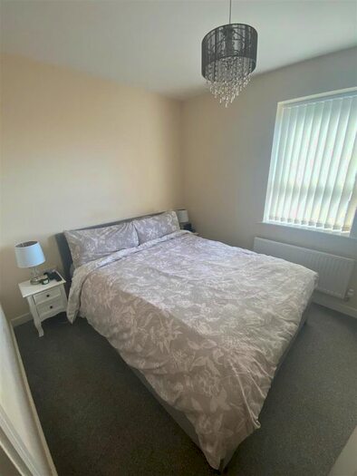 2 Bedroom Flat To Rent In Ferridays Fields, Woodside, Telford, TF7