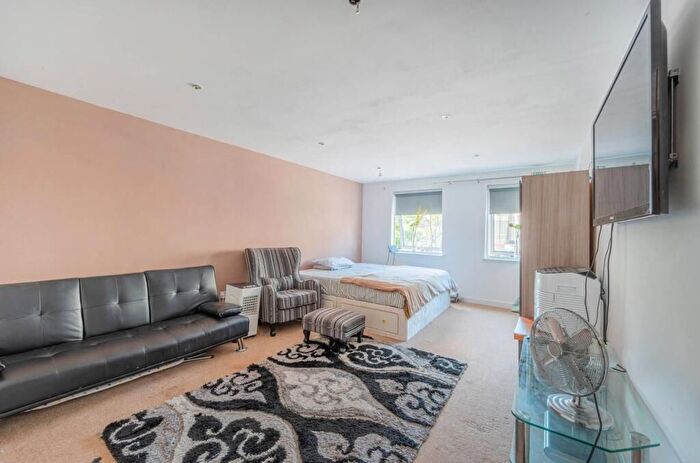 1 Bedroom Flat For Sale In Rushey Green, London, SE6