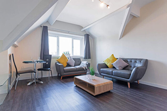 2 Bedroom Flat To Rent In Wood Lane, Leeds, LS6