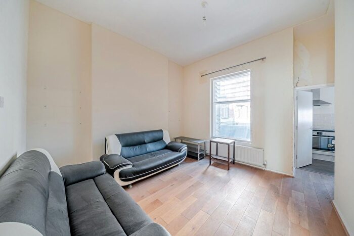 2 Bedroom Flat For Sale In Hatherley Grove, London, W2