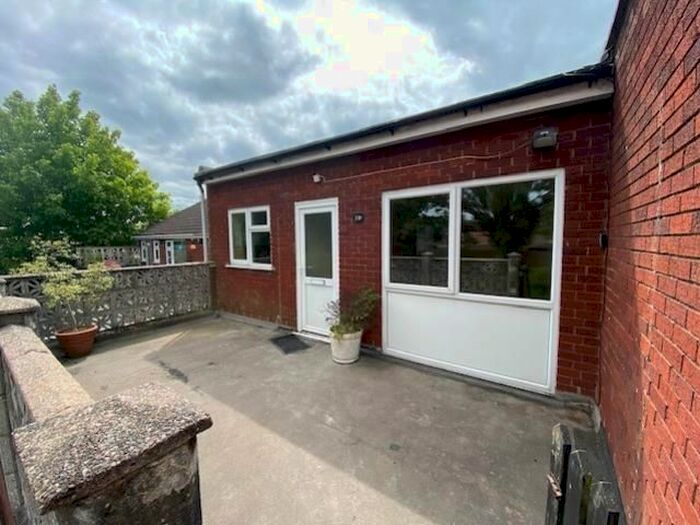 2 Bedroom Flat To Rent In Chequer Street, Bulkington CV12