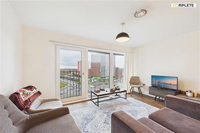 2 Bedroom Flat For Sale In Lincoln Apartments, Lexington Gardens, Birmingham, B15