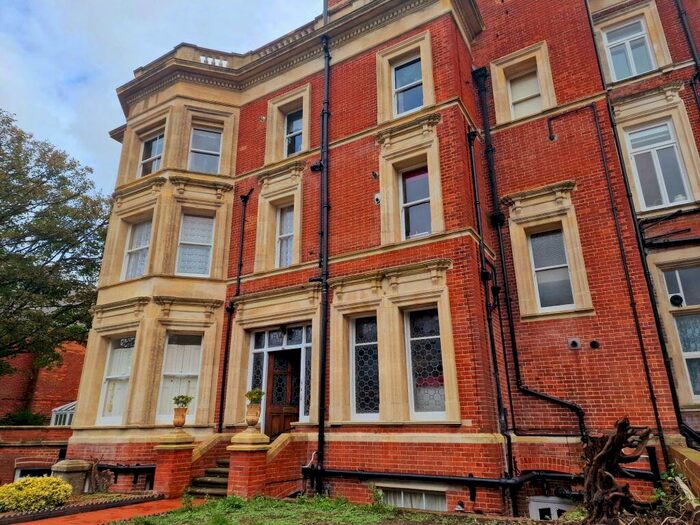 2 Bedroom Flat To Rent In De Walden Court, Meads Road, Eastbourne, BN20