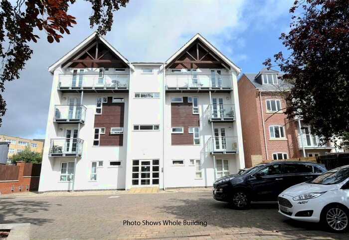2 Bedroom Flat To Rent In Oxford Street, Wellingborough, NN8