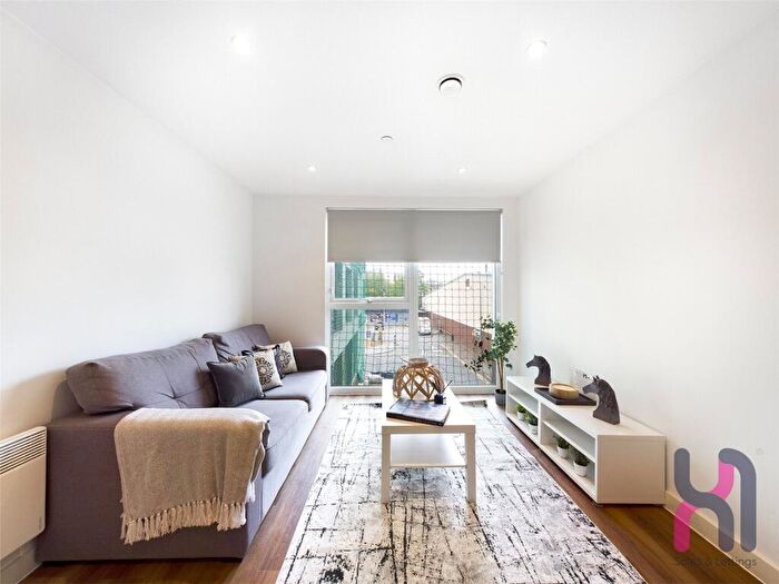 1 Bedroom Flat To Rent In The Gateway, Trafford Road, Salford, M5