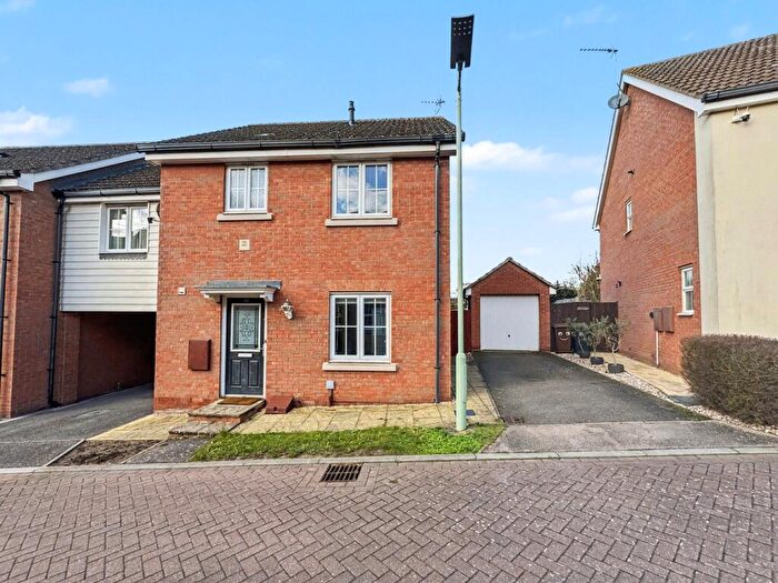 3 Bedroom Link Detached House For Sale In Eagle Close, Stowmarket, IP14