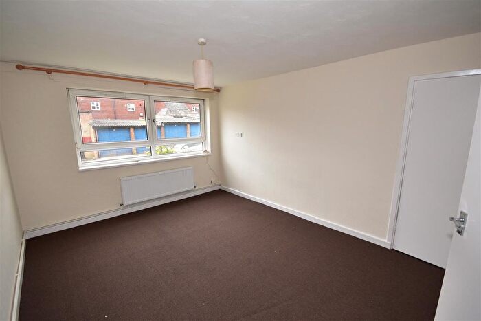 1 Bedroom Flat To Rent In Lower Queens Road, Buckhurst Hill, IG9