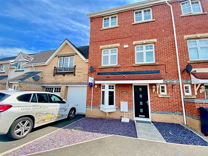 3 Bedroom Town House To Rent In Beachborough Close, Preston Grange, North Shields, NE29