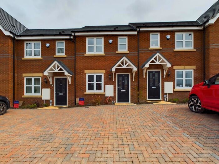 2 Bedroom Town House To Rent In Henley Close, Alfreton, Derbyshire, DE55