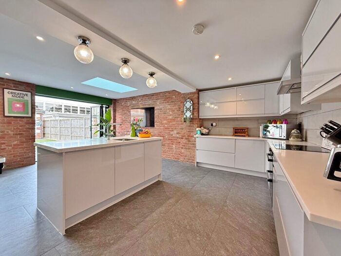 4 Bedroom End Of Terrace House For Sale In Colwell Road, Cosham, PO6