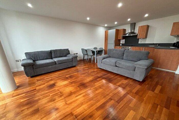 1 Bedroom Flat To Rent In Canal Square, Birmingham, B16