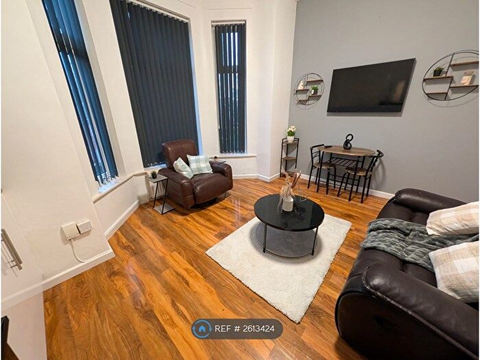 3 Bedroom Flat To Rent In Polygon Road, Manchester, M8