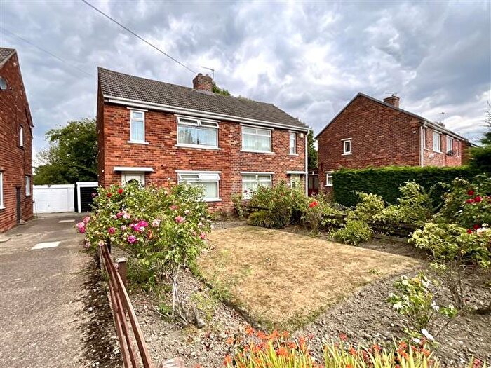 3 Bedroom Semi Detached House For Sale In Lamb Hill Close, Woodhouse, Sheffield, S13