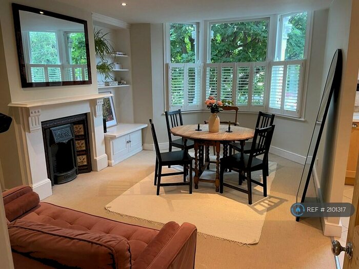 2 Bedroom Flat To Rent In Stormont Road, London, SW11