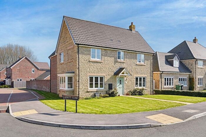 4 Bedroom Detached House For Sale In Pound Field Road, Aston, OX18