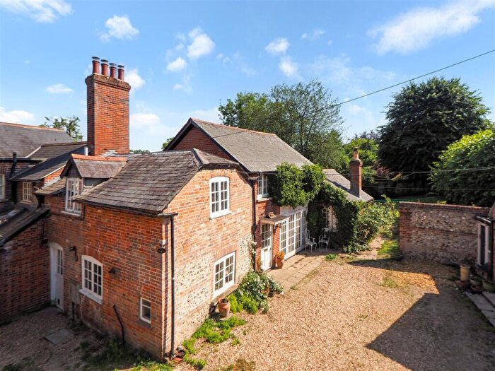 4 Bedroom Link Detached House For Sale In Hurstbourne Priors, Whitchurch, RG28