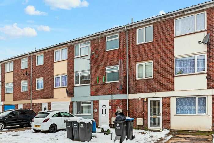 1 Bedroom Flat To Rent In Yeomans Way, Enfield, EN3