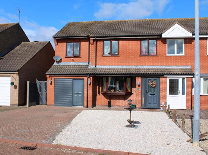 4 Bedroom Semi Detached House For Sale In Maple Close, Brigg, DN20